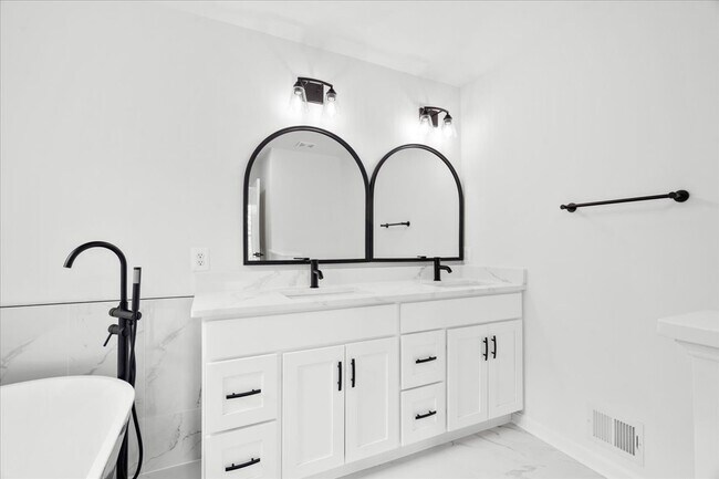 Building Photo - 116 Whiskey Creek Cir