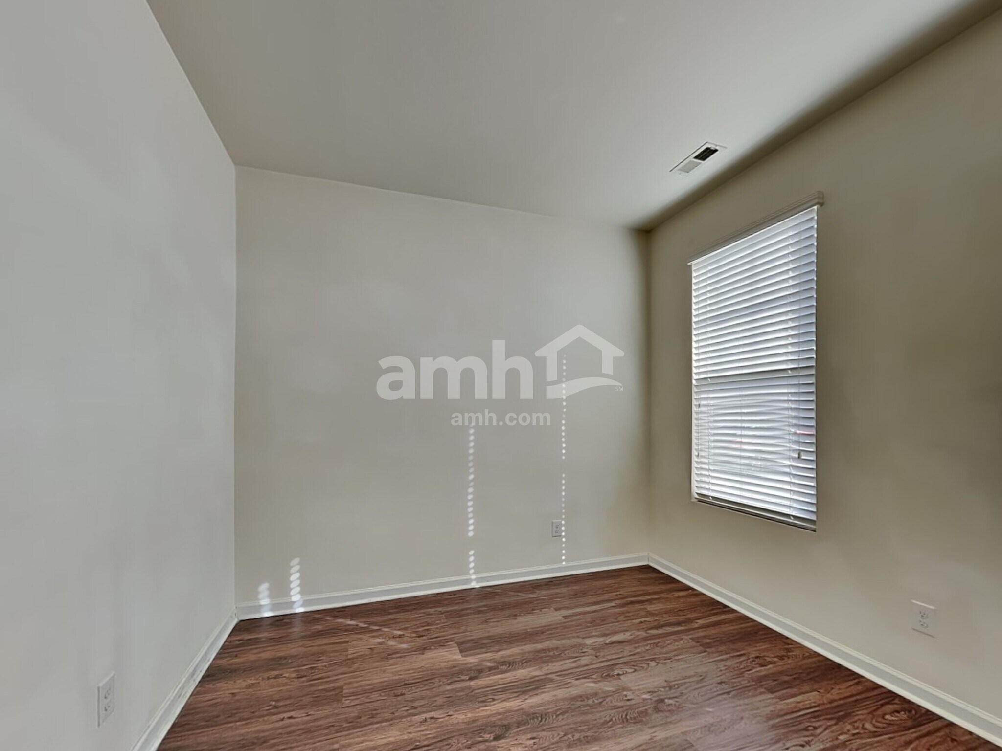 Building Photo - 4483 Middletown Dr