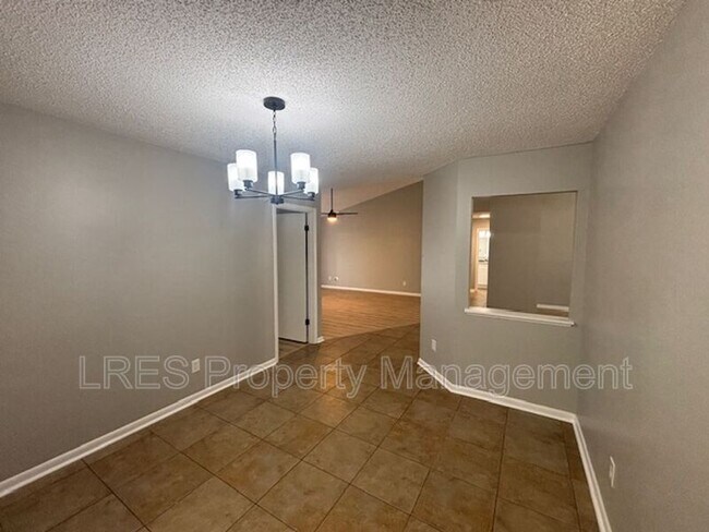 Building Photo - 1004 Stout Ct