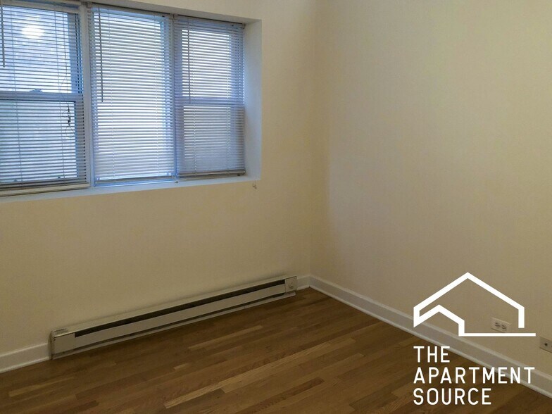 Building Photo - 3926 N Pine Grove Ave