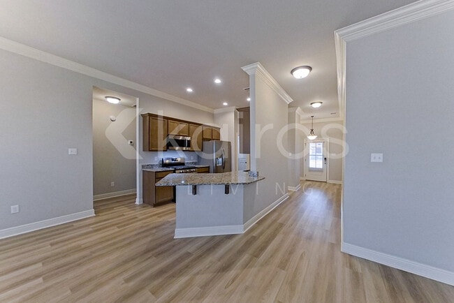 Building Photo - 3207 Rosehill Dr