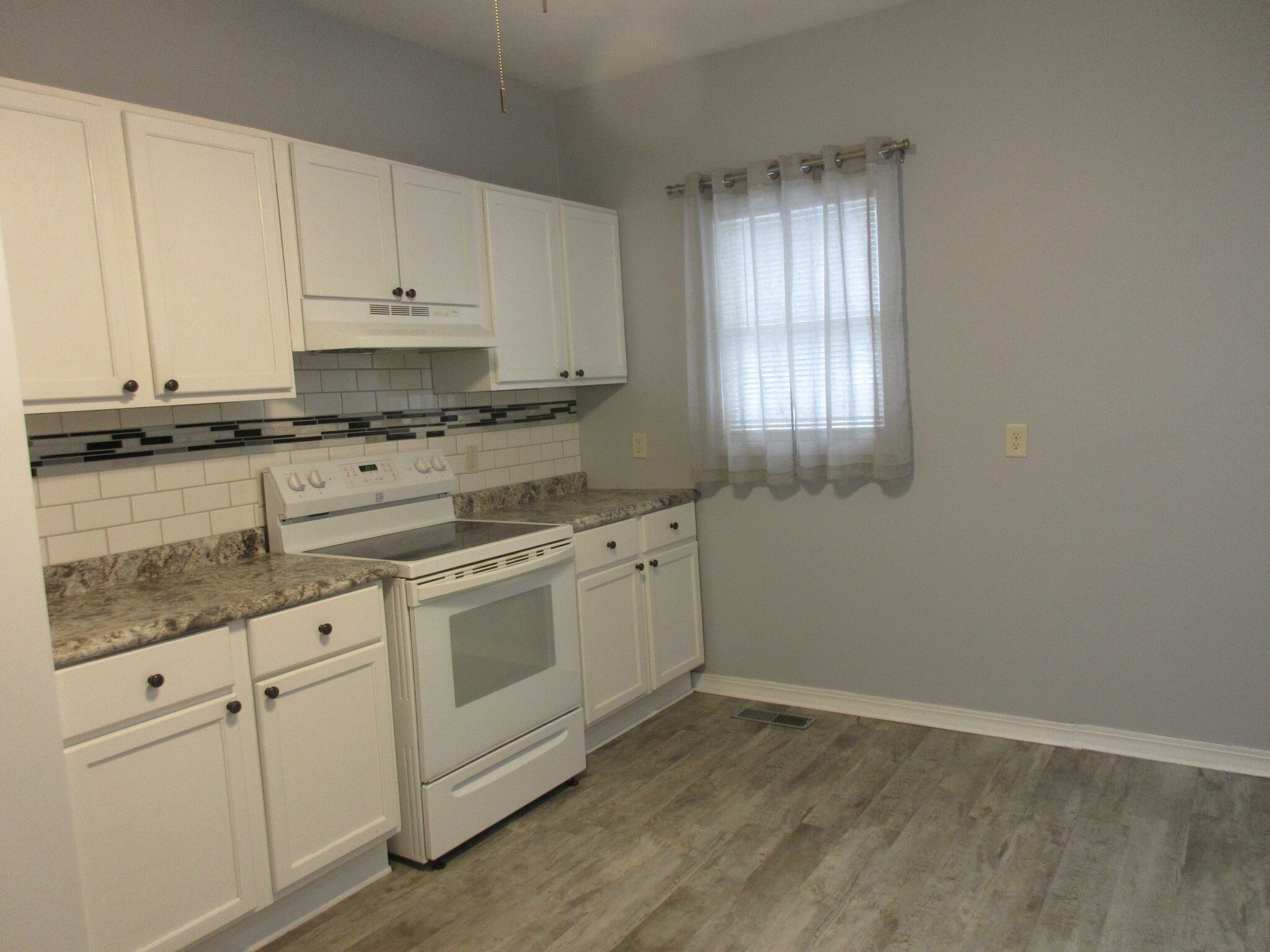 Building Photo - 301 N Main St