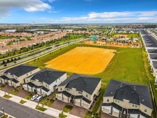 Building Photo - 9335 Sommerset Hills Dr