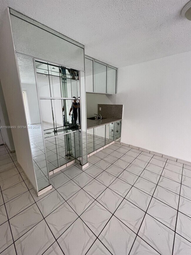 Building Photo - 460 E 23rd St