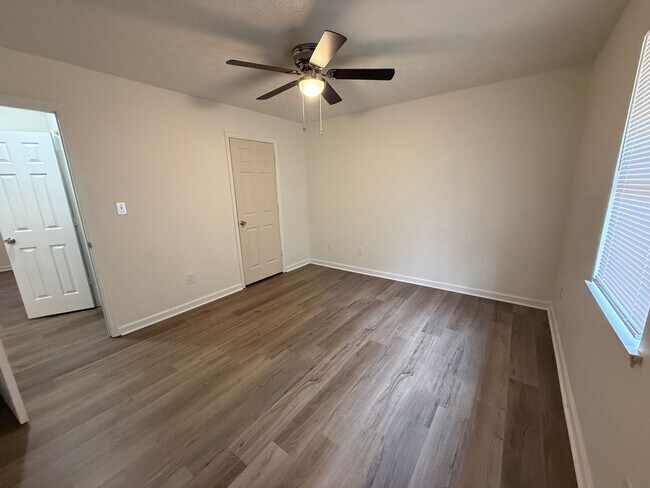 Building Photo - 1030/1032 Cantrell Ln