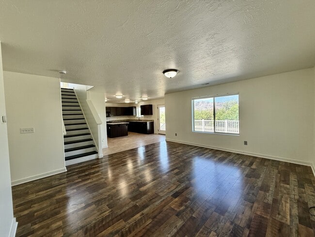 Building Photo - 722 S Willow Park Dr