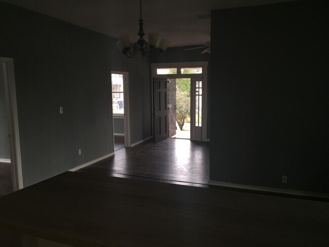 Building Photo - West Tampa Bungalow - Near UT & Downtown