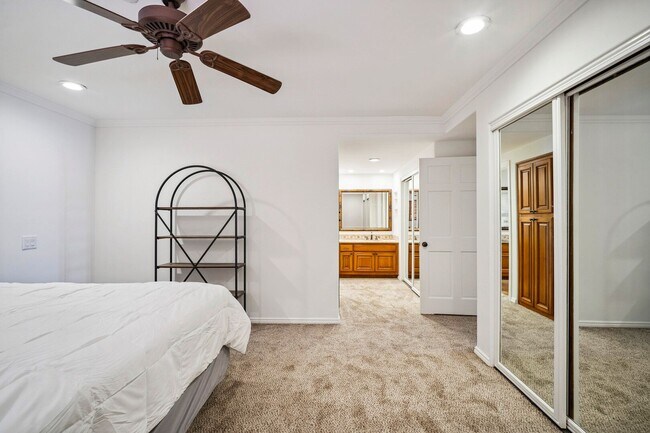 Building Photo - Dream home Located on the Bluff of Southwe...