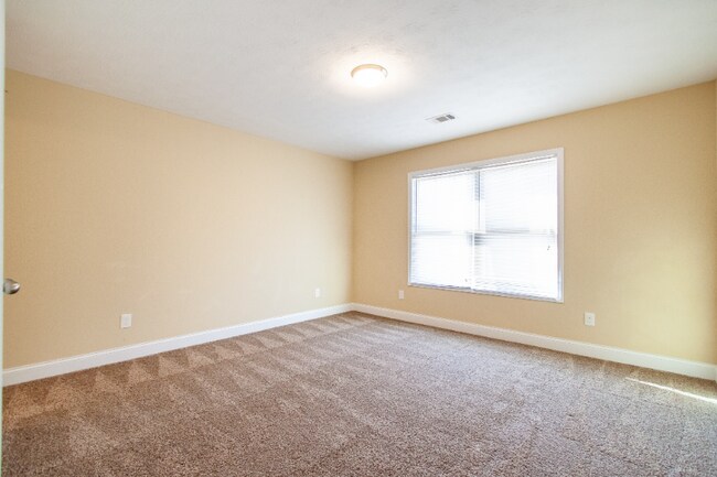 Building Photo - 6 Cal Rd