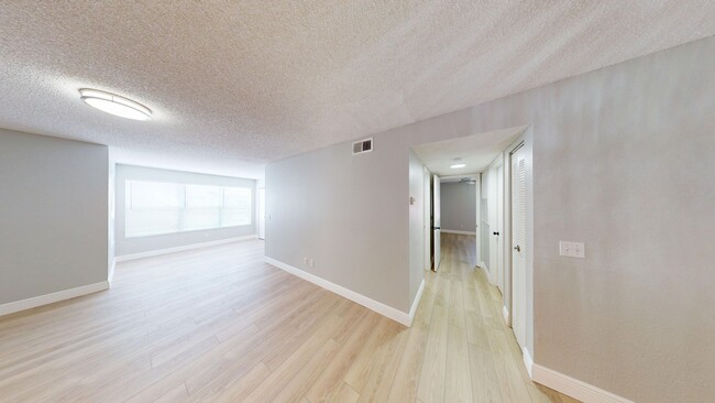 Building Photo - 2Br/ 2Ba Condo In Villa Medici - Available...