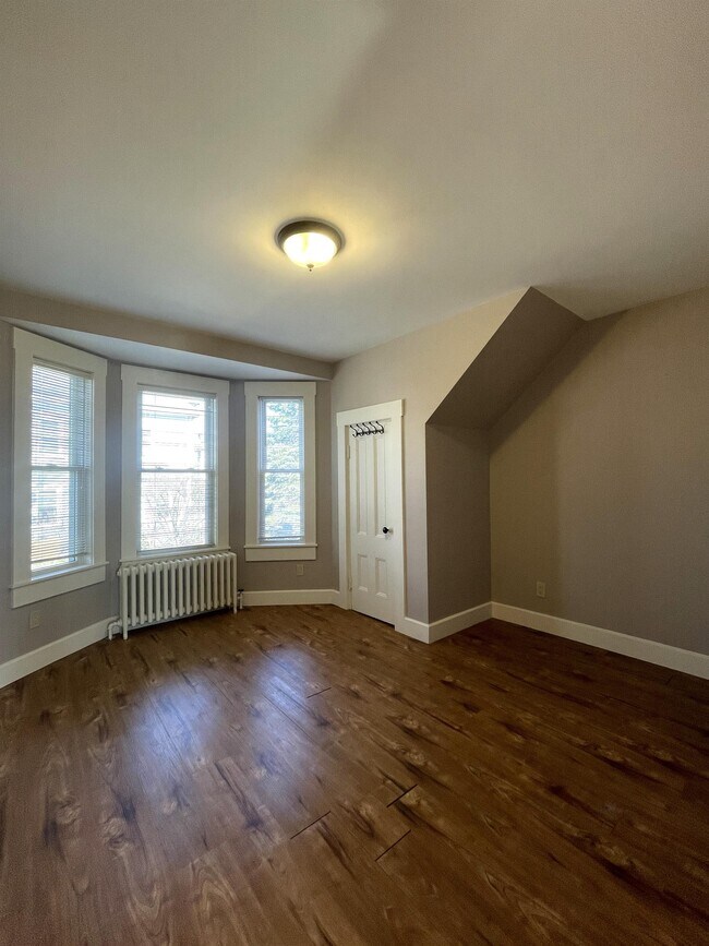 Building Photo - 4393 Washington St