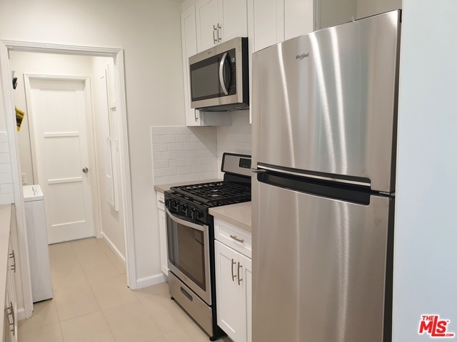 New Kitchen w/ Stainless Appliances - 10572 1/2 Ayres Ave