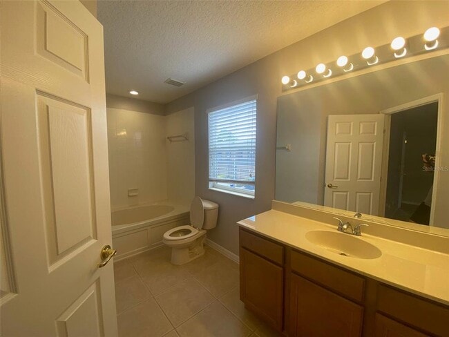 Building Photo - 2721 Retreat View Cir