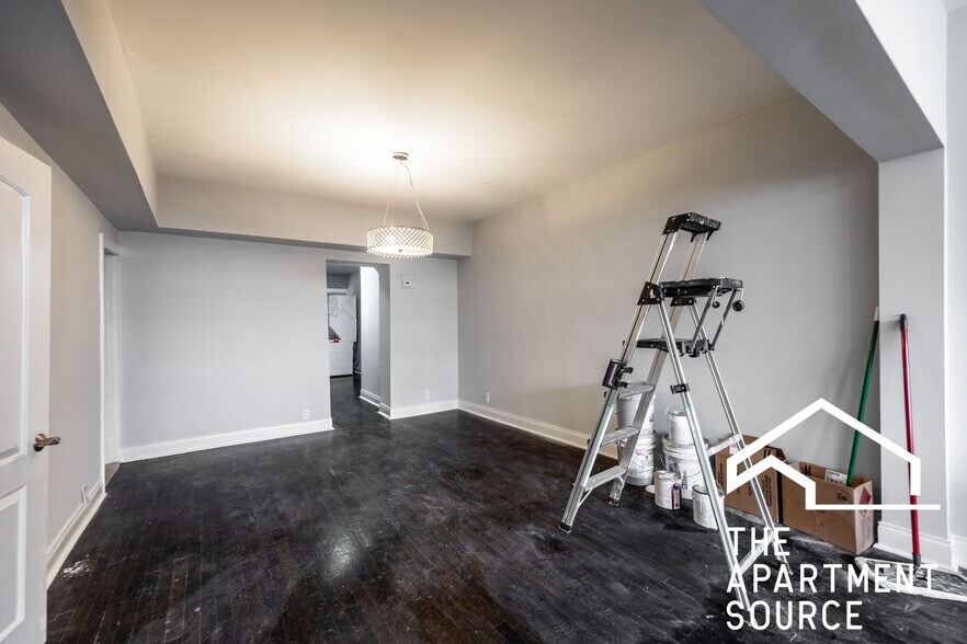 Building Photo - 2551 W Fullerton Ave