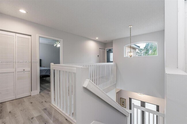 Building Photo - 925 Briar Ridge Rd