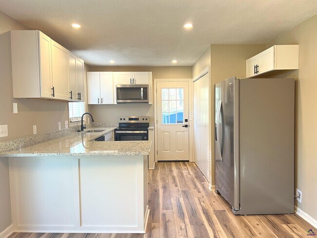 Building Photo - 221 Jefferson Cir