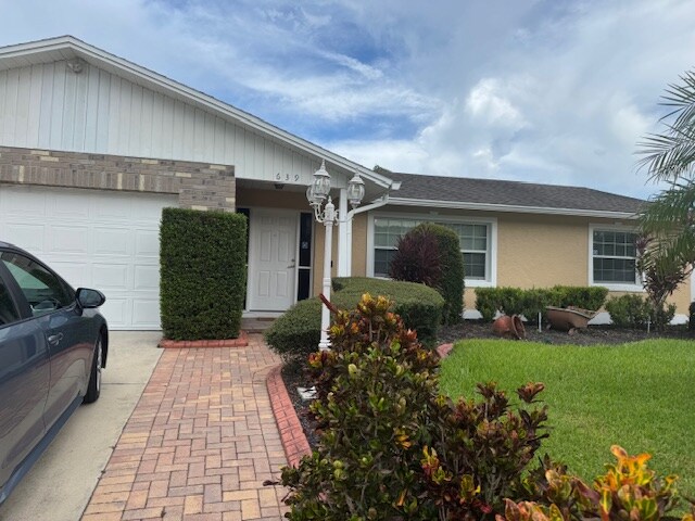 Primary Photo - 639 Meadowvale Dr