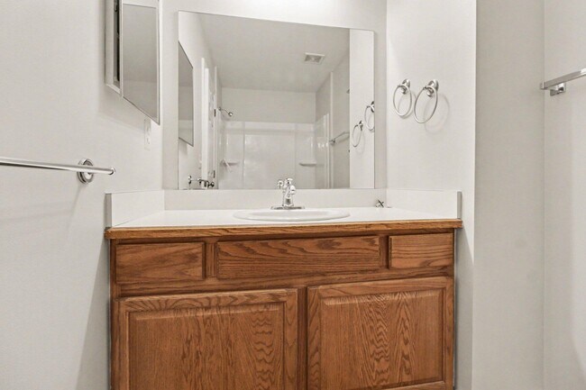 Building Photo - 125 Commons Cir