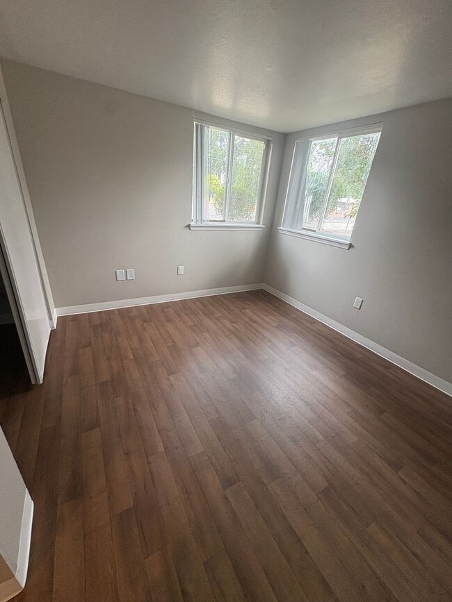 Building Photo - Apply by August 7th—August rent is on us!