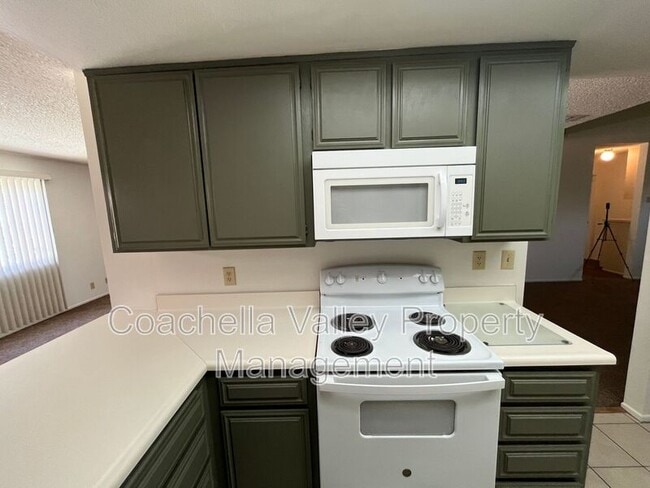 Building Photo - 567 N Hermosa Dr