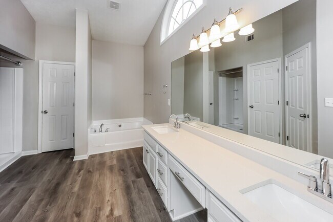 Building Photo - 235 Sandstone Dr