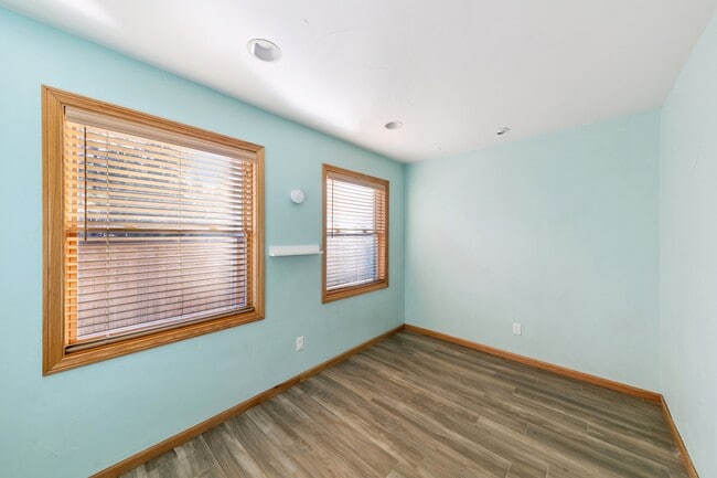 Building Photo - 926 Tanglewood Dr