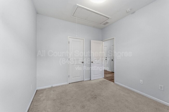 Building Photo - 877 Devon Estate Ave