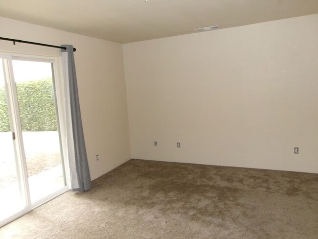 Building Photo - Nice two story 2 bedroom townhouse