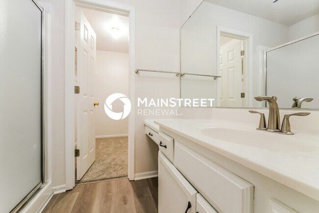 Building Photo - 3 Bedroom Pet-Friendly Home in INDEPENDENCE, MO with Main Street Renewal