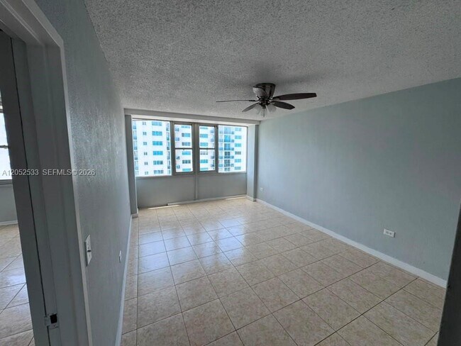Building Photo - 7545 E Treasure Dr
