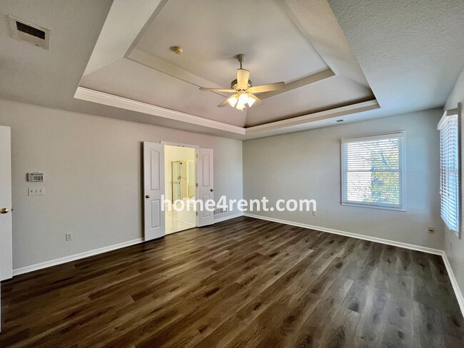 Building Photo - Beautiful Overland Park w/ Wood Floors Thr...