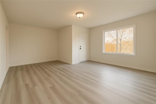 Building Photo - 1311 Kingston Dr