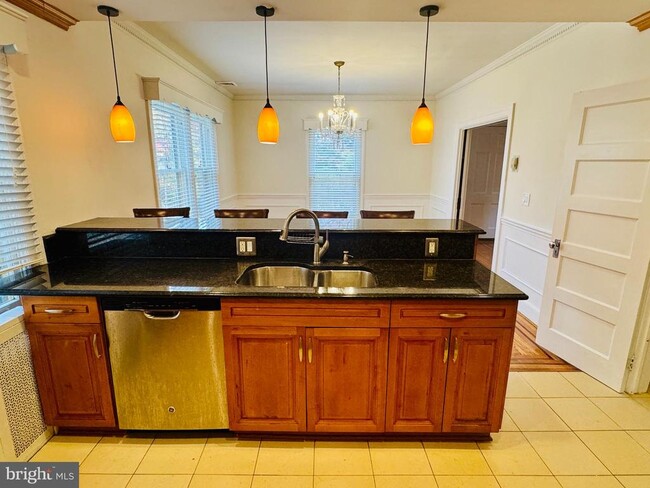 Building Photo - 3902 Hadley Square W