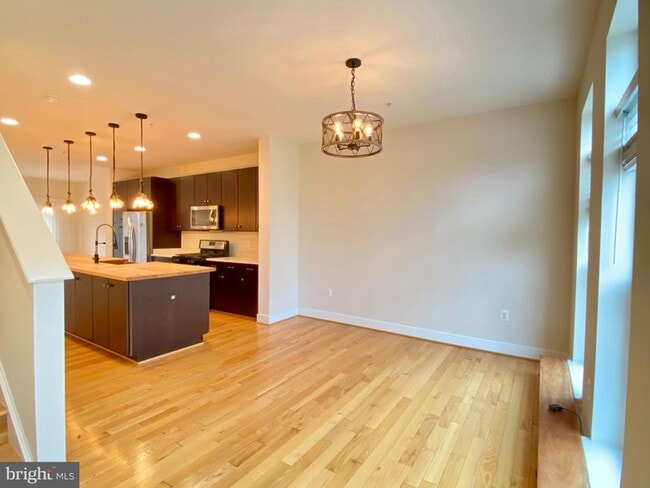 Building Photo - 924 King Farm Blvd