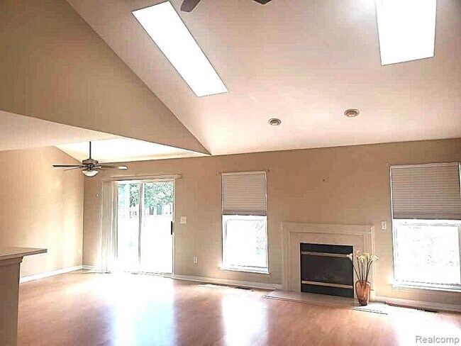 Building Photo - 4198 Gardenia Dr