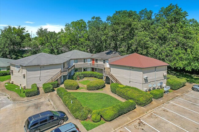 Building Photo - 3801 SW Triana Blvd