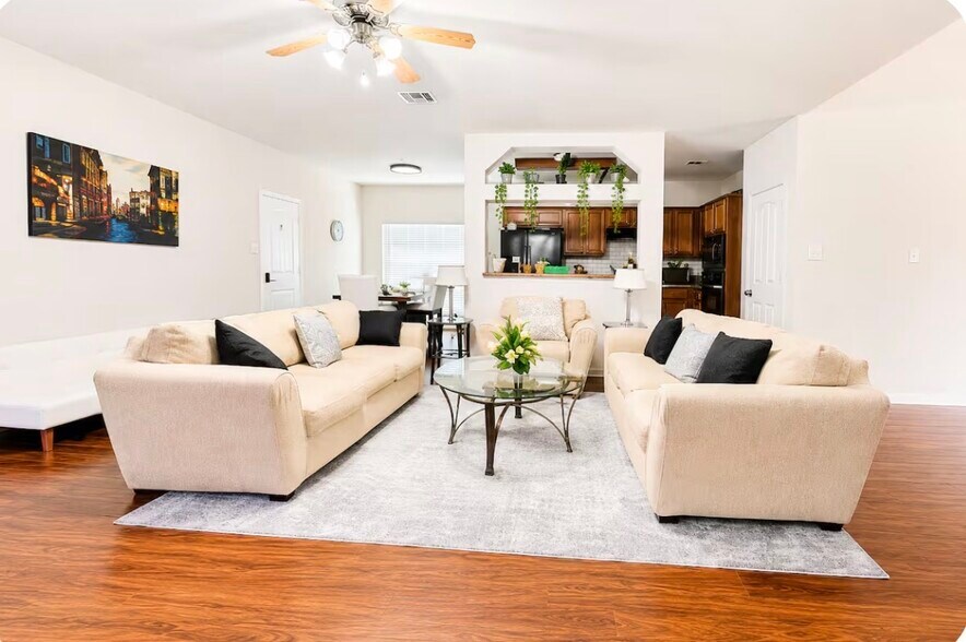 Building Photo - 3209 Silver Springs Way