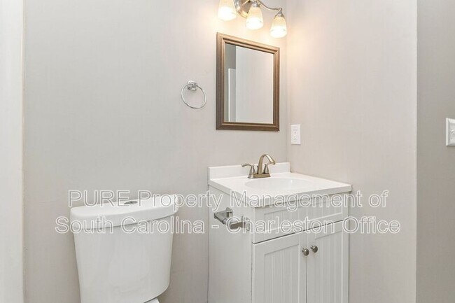 Building Photo - 9610 N Cardinal Dr