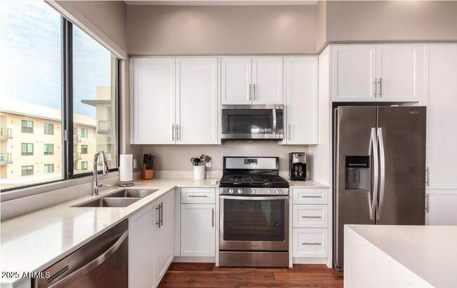 Building Photo - 7300 E Earll Dr