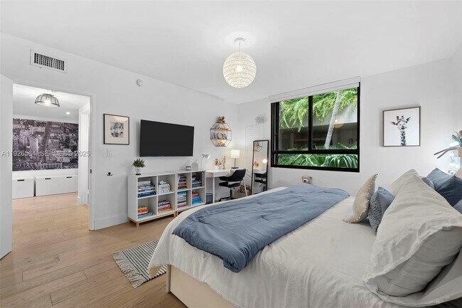 Building Photo - 141 Crandon Blvd