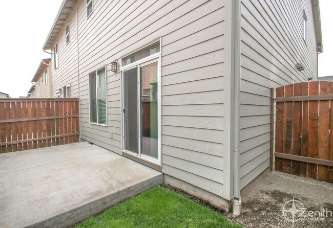 Building Photo - 11517 NE 125th Ave