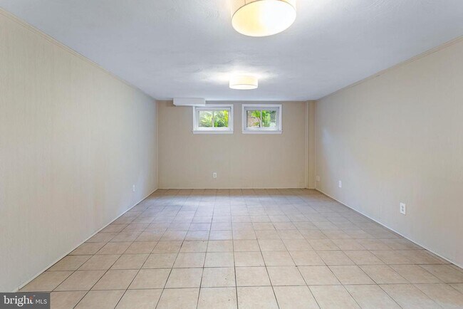 Building Photo - 6503 Friars Ct