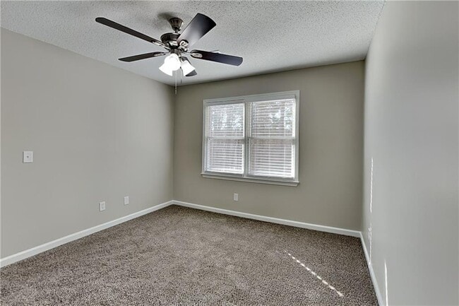 Building Photo - 308 Golden Ct