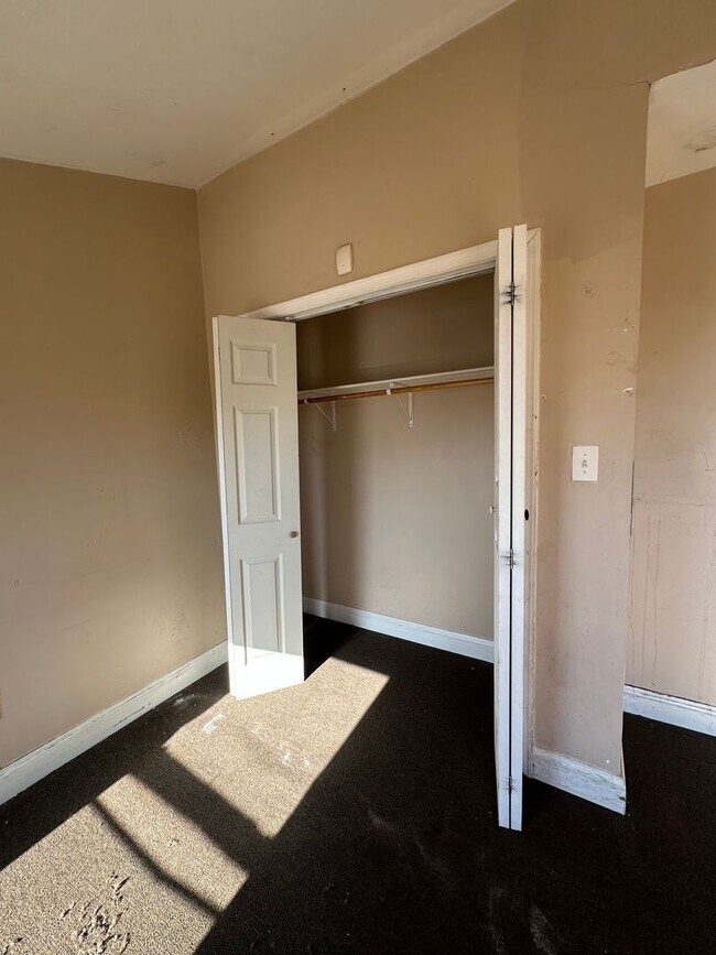 Building Photo - 1209 Hollins St