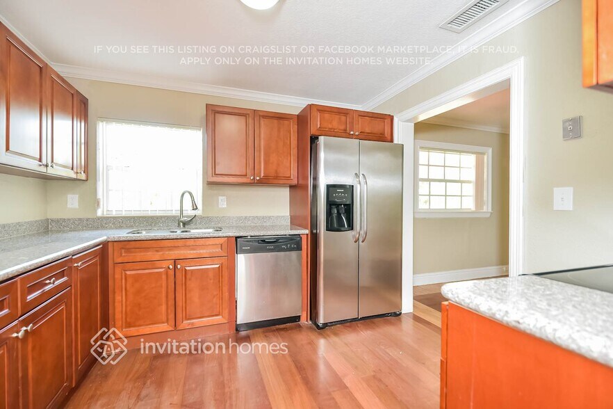 Building Photo - 3220 SW 118th Ct