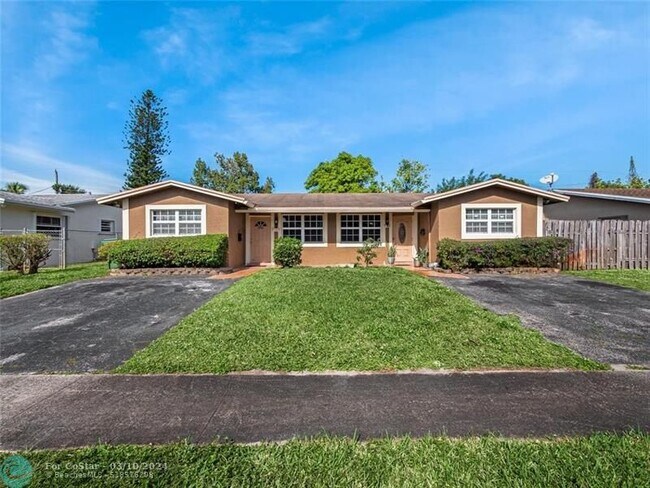 Building Photo - 5721 NW 14th Ct