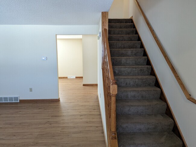 Building Photo - 5 Lordan Dr