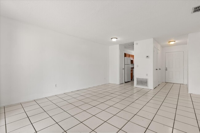 Building Photo - 6921 Longmeade Ln