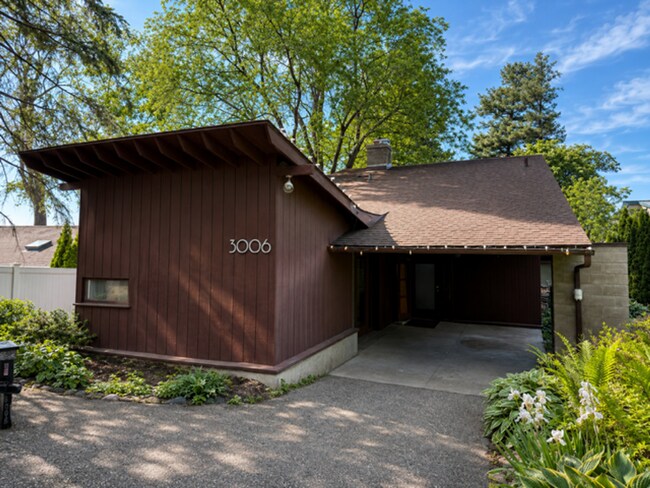 Building Photo - 3006 Waunona Way