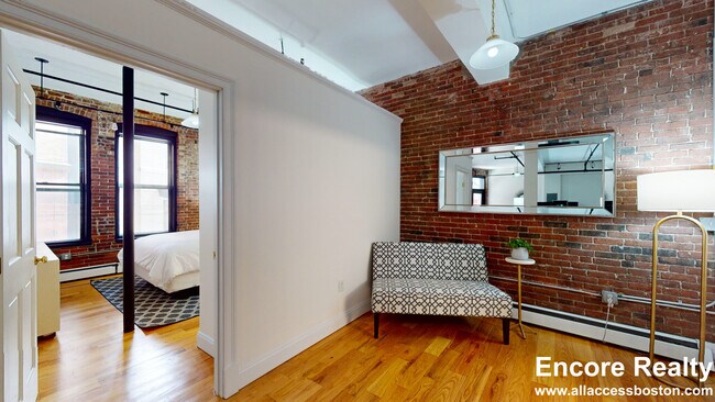 Building Photo - 19 Stanhope St